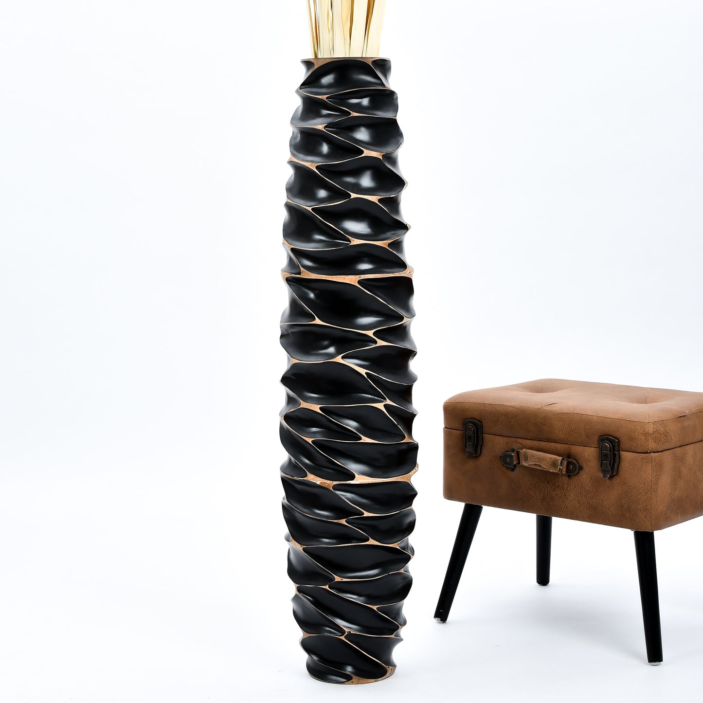 Large Mango Wood Floor Vase – Handcrafted Decorative Highlight from Thailand, 105 cm