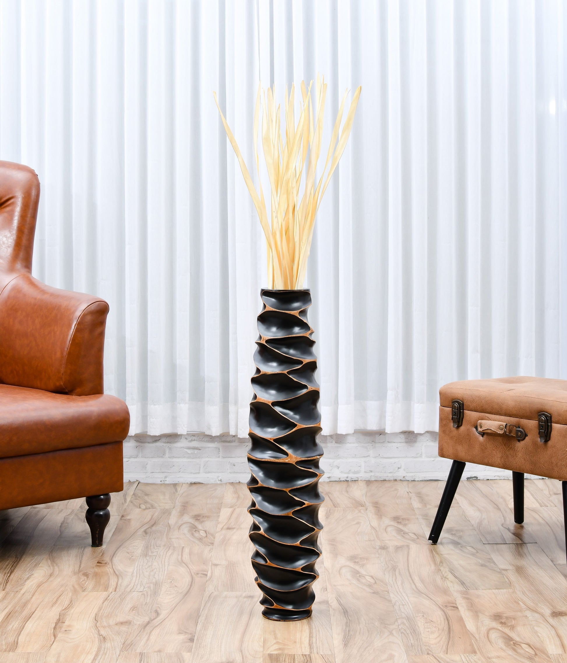 Large Mango Wood Floor Vase – Handcrafted Decorative Highlight from Thailand, 65 cm