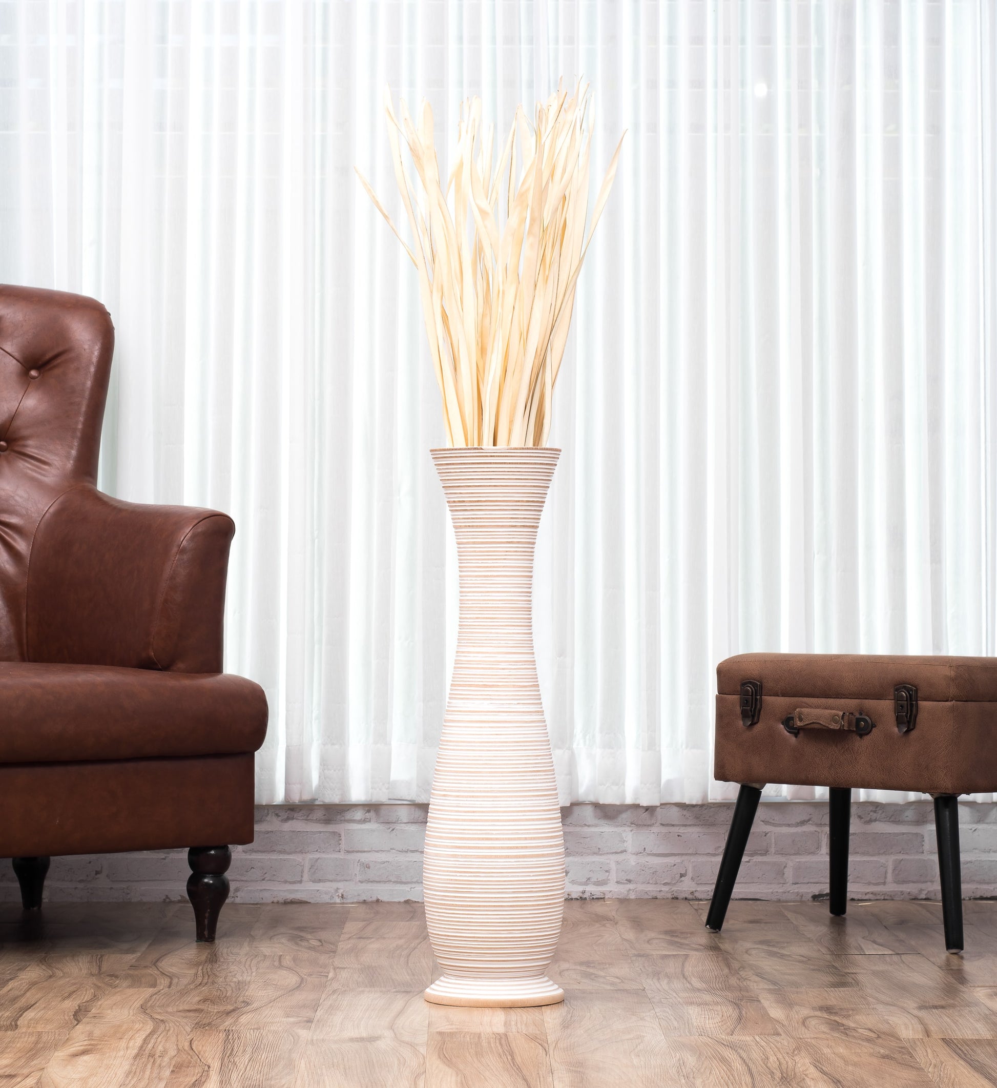 Large Mango Wood Floor Vase – Handcrafted Decorative Highlight from Thailand, 65 cm