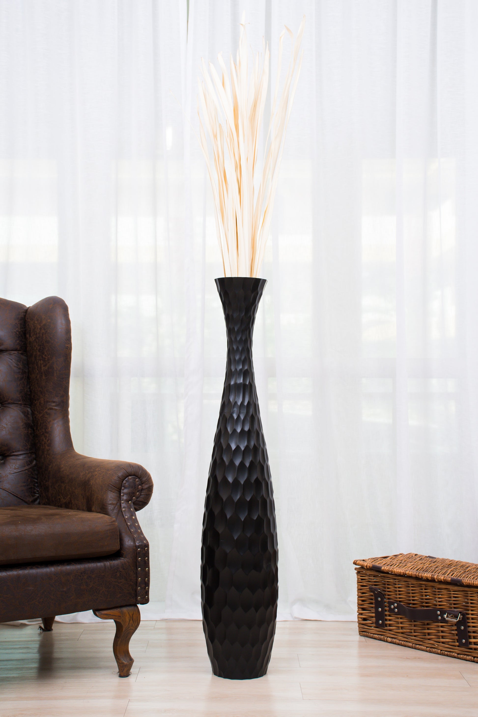 Large Mango Wood Floor Vase – Handcrafted Decorative Highlight from Thailand, 105 cm