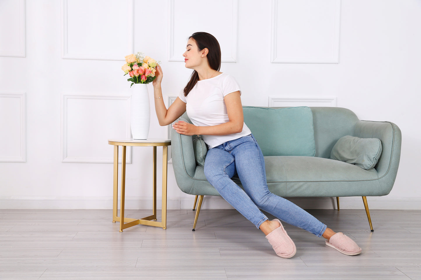 Compact Resin Vase – Stylish Waterproof Decorative Vase for Floor, Table or Shelf, white, 34 cm