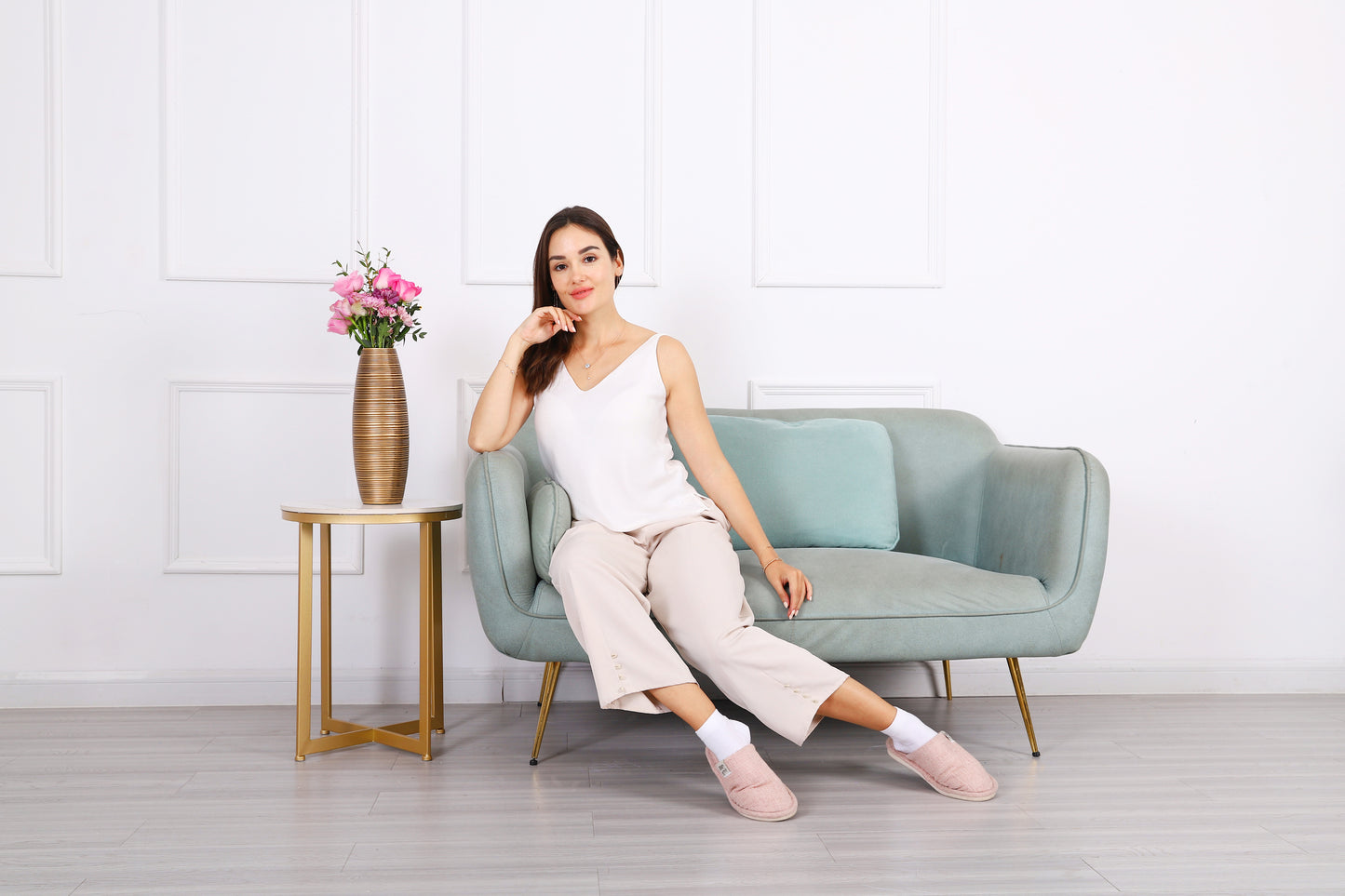 Compact Resin Vase – Stylish Waterproof Decorative Vase for Floor, Table or Shelf, gold, 34 cm