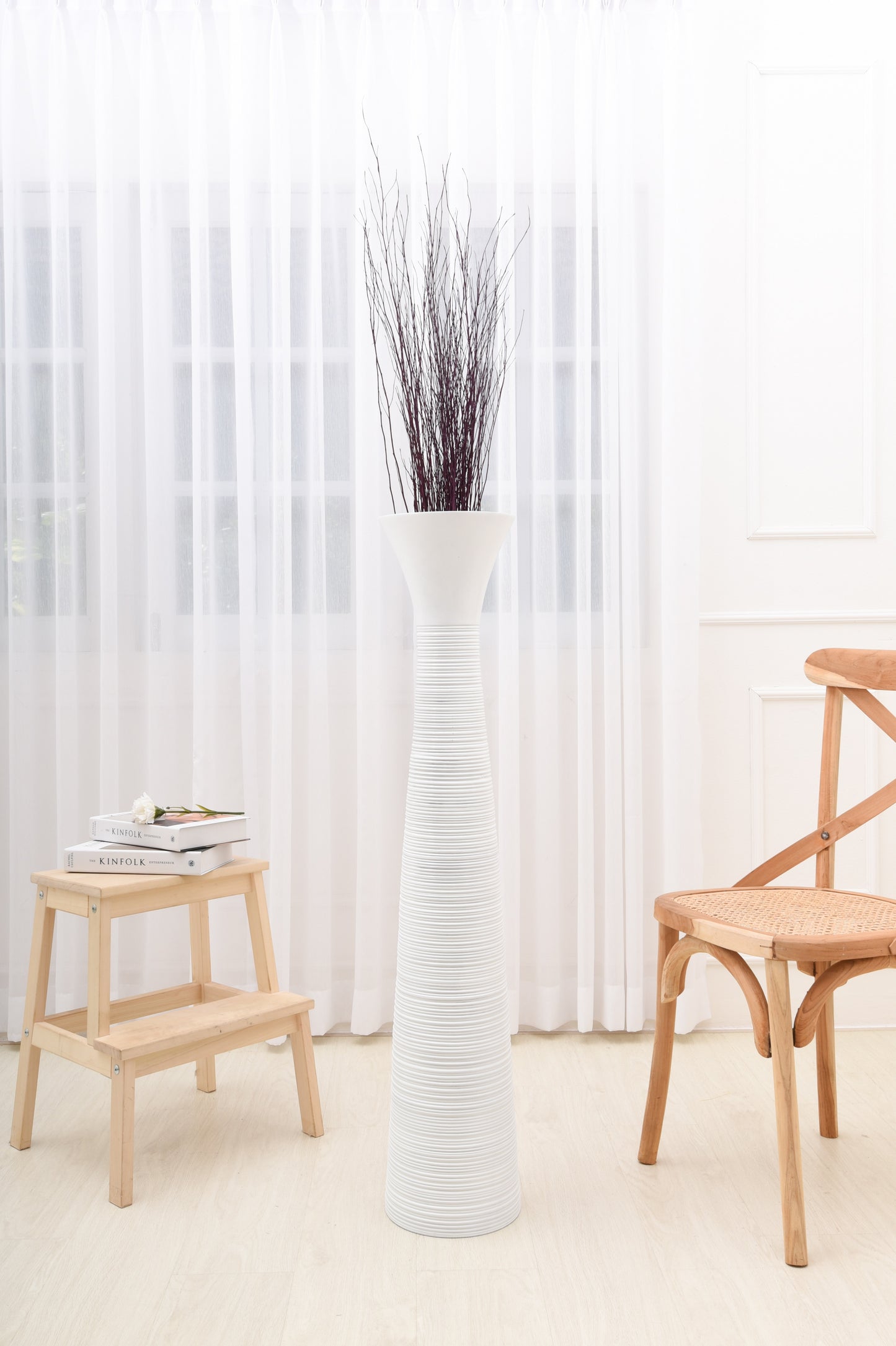 Large Mango Wood Floor Vase – Handcrafted Decorative Highlight from Thailand, 105 cm