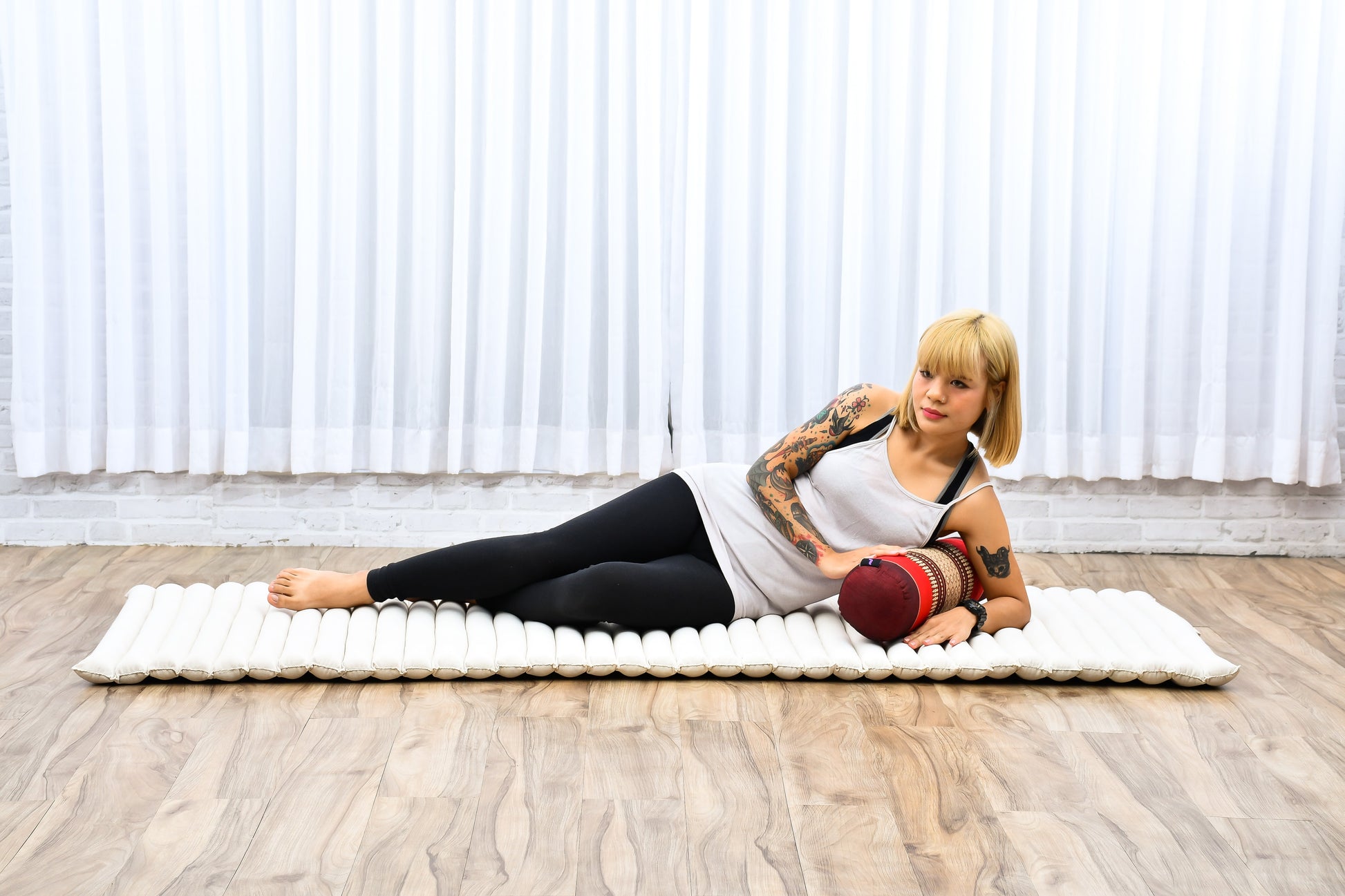 Yoga Roll Cushion – Compact Kapok Bolster & Meditation Pillow with Cotton Cover, Sf24 - Red, Brown