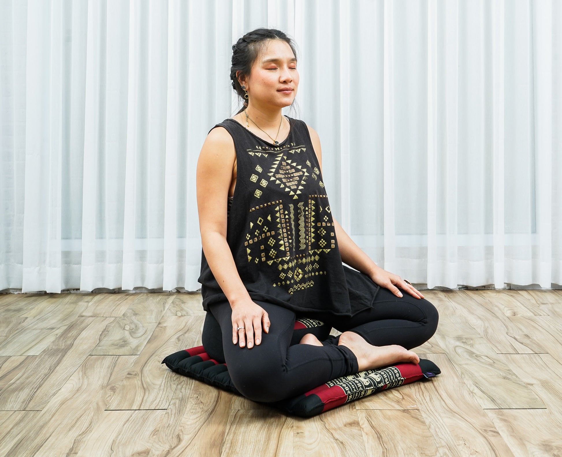 Compact Meditation Cushion Set Made of Kapok – Small Zabuton & Zafu with Cotton Cover, Sf13 - Red, Black