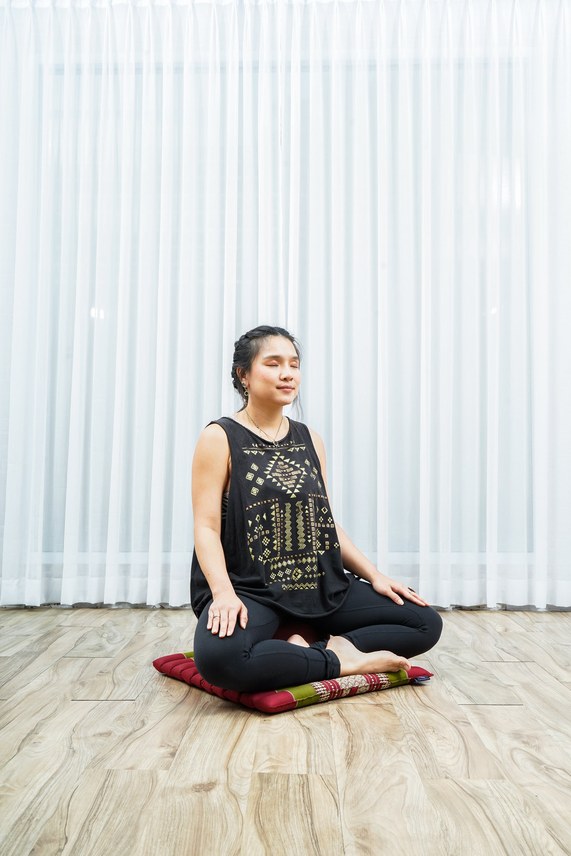 Compact Meditation Cushion Set Made of Kapok – Small Zabuton & Zafu with Cotton Cover, Sf11 - Red, Green