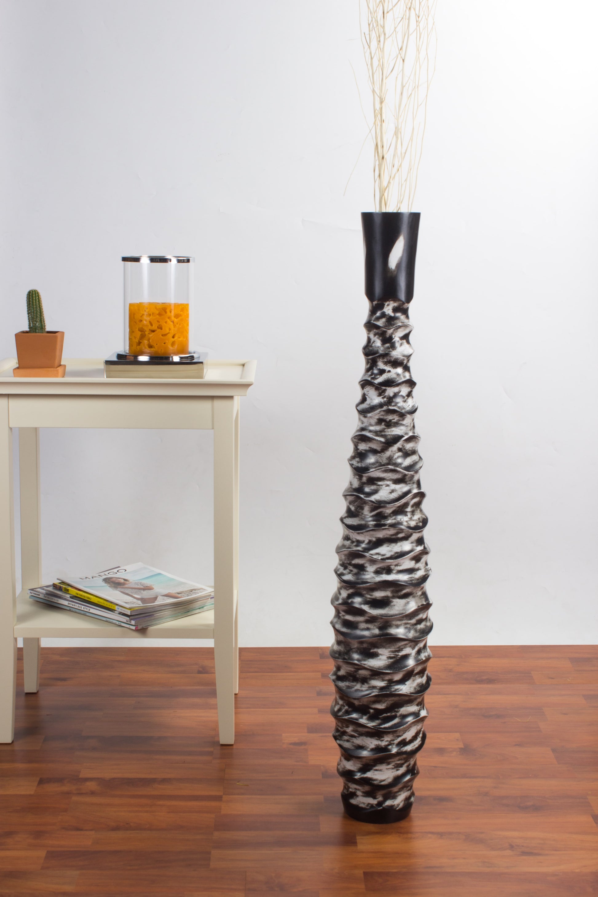 Large Mango Wood Floor Vase – Handcrafted Decorative Highlight from Thailand, 85 cm