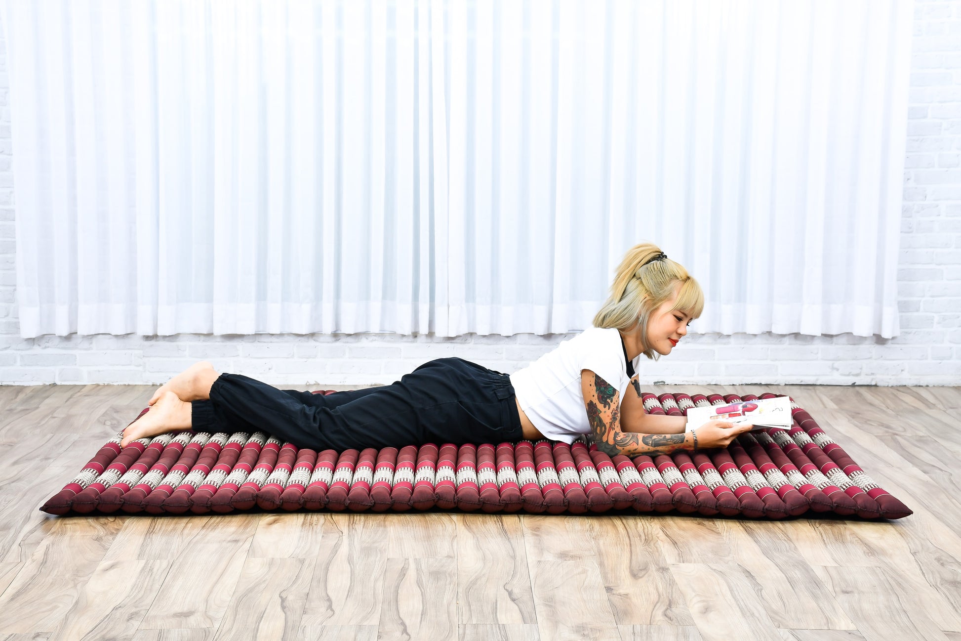 Kapok Roll-Up Mattress – Foldable Sleeping & Relax Mat with Cotton Cover for Home & Outdoor Use, Sf19 - Red, Brown, XL: 190x145 cm