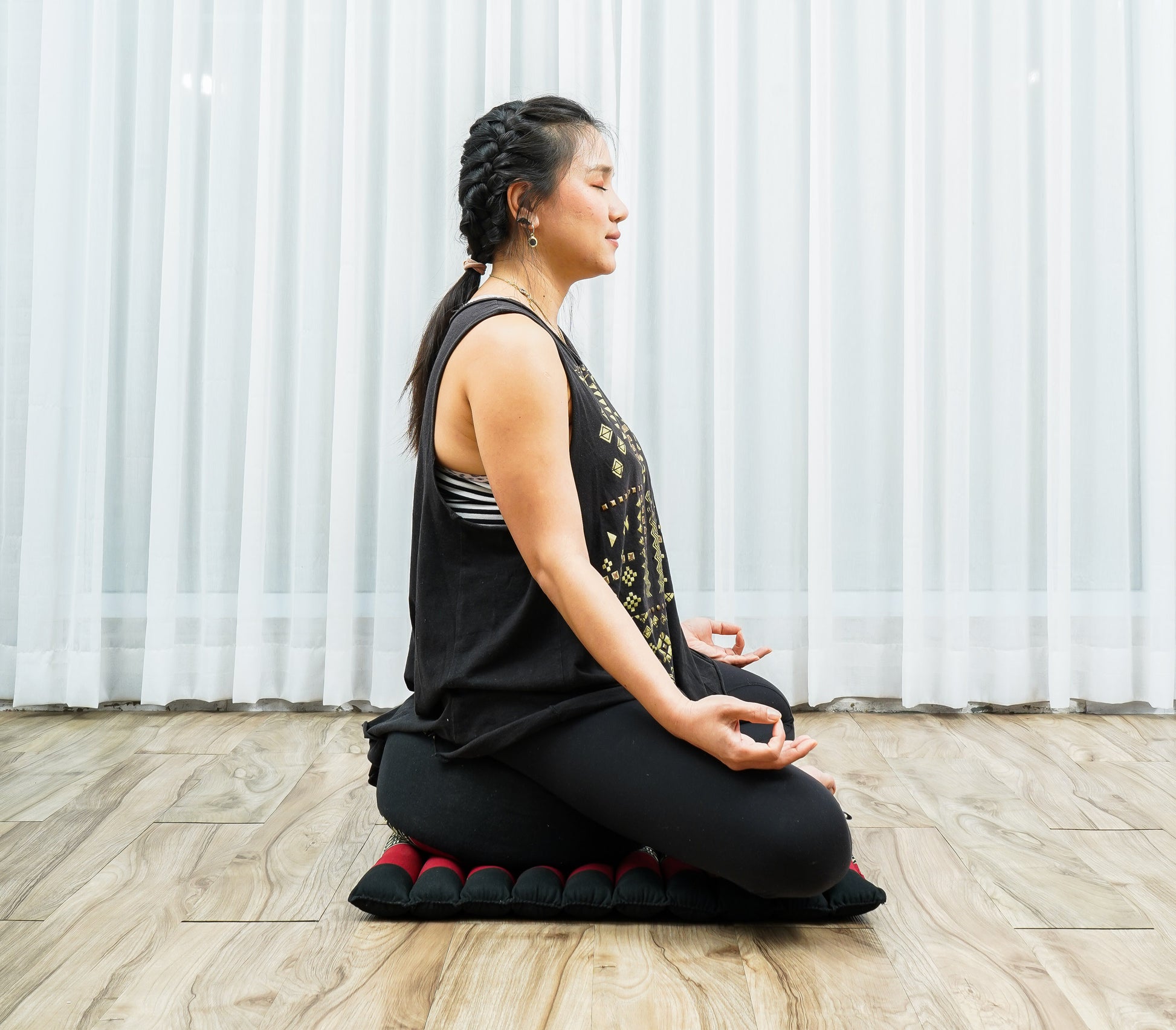 Compact Meditation Cushion Set Made of Kapok – Small Zabuton & Zafu with Cotton Cover, Sf13 - Red, Black