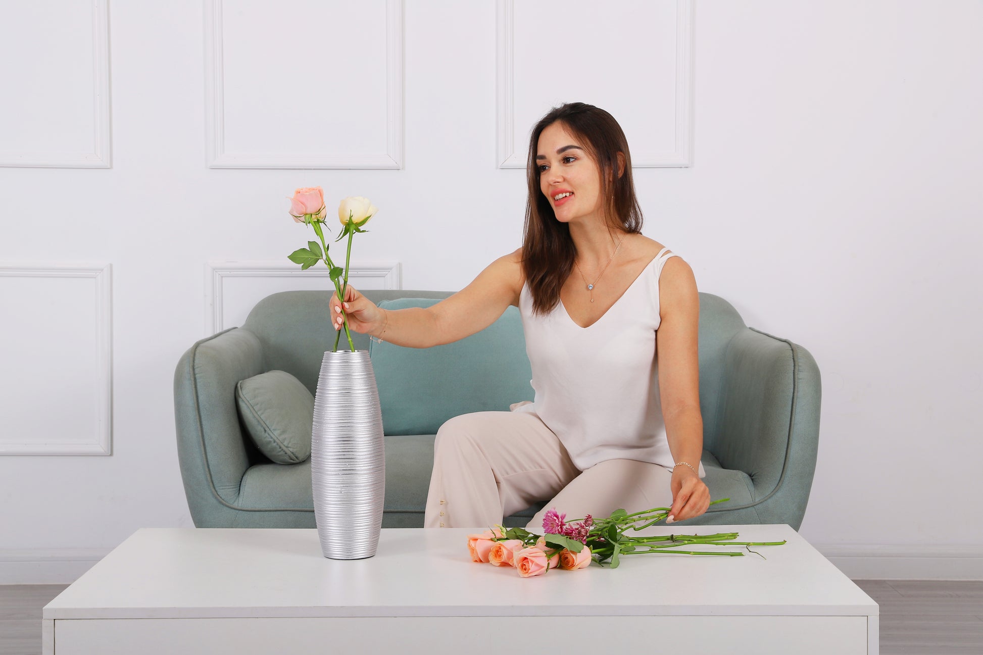 Compact Resin Vase – Stylish Waterproof Decorative Vase for Floor, Table or Shelf, silver, 34 cm