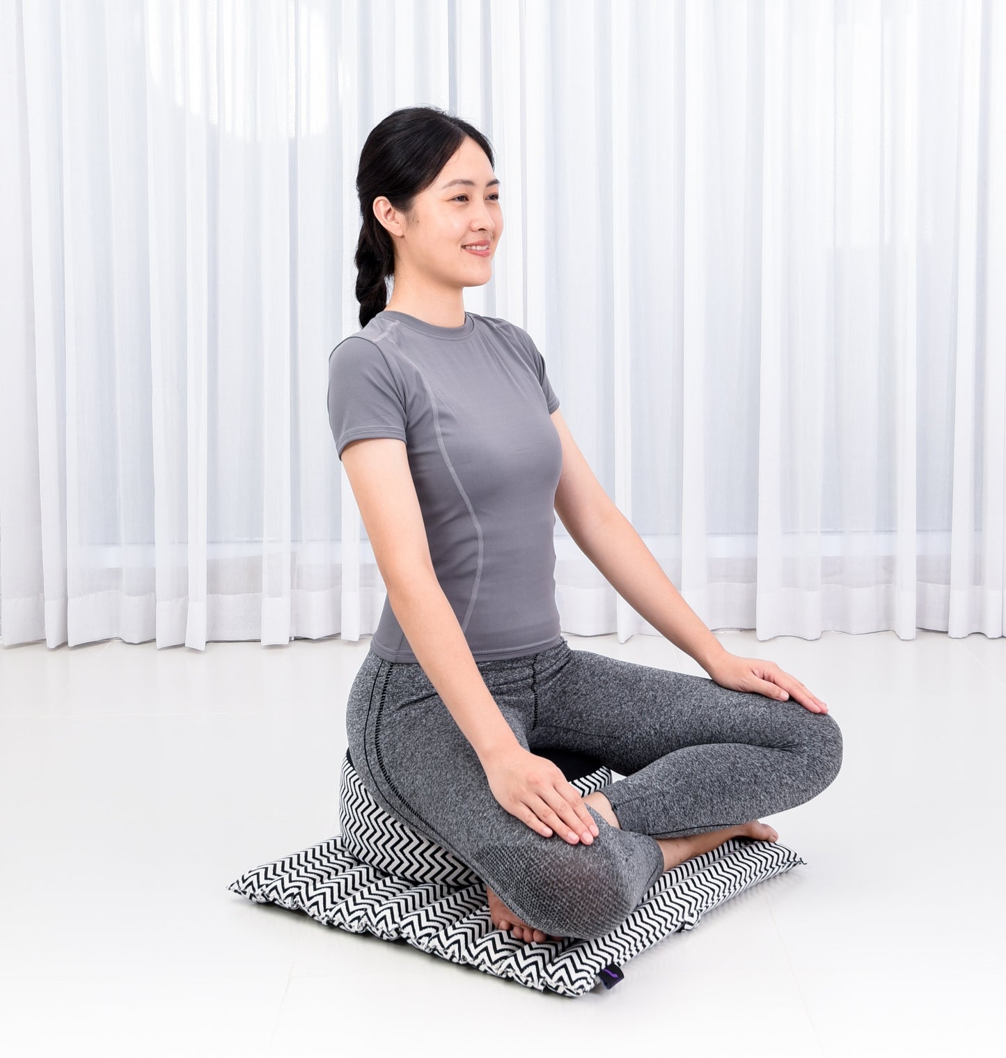 Compact Meditation Cushion Set Made of Kapok – Small Zabuton & Zafu with Cotton Cover, Cbt5 - Black