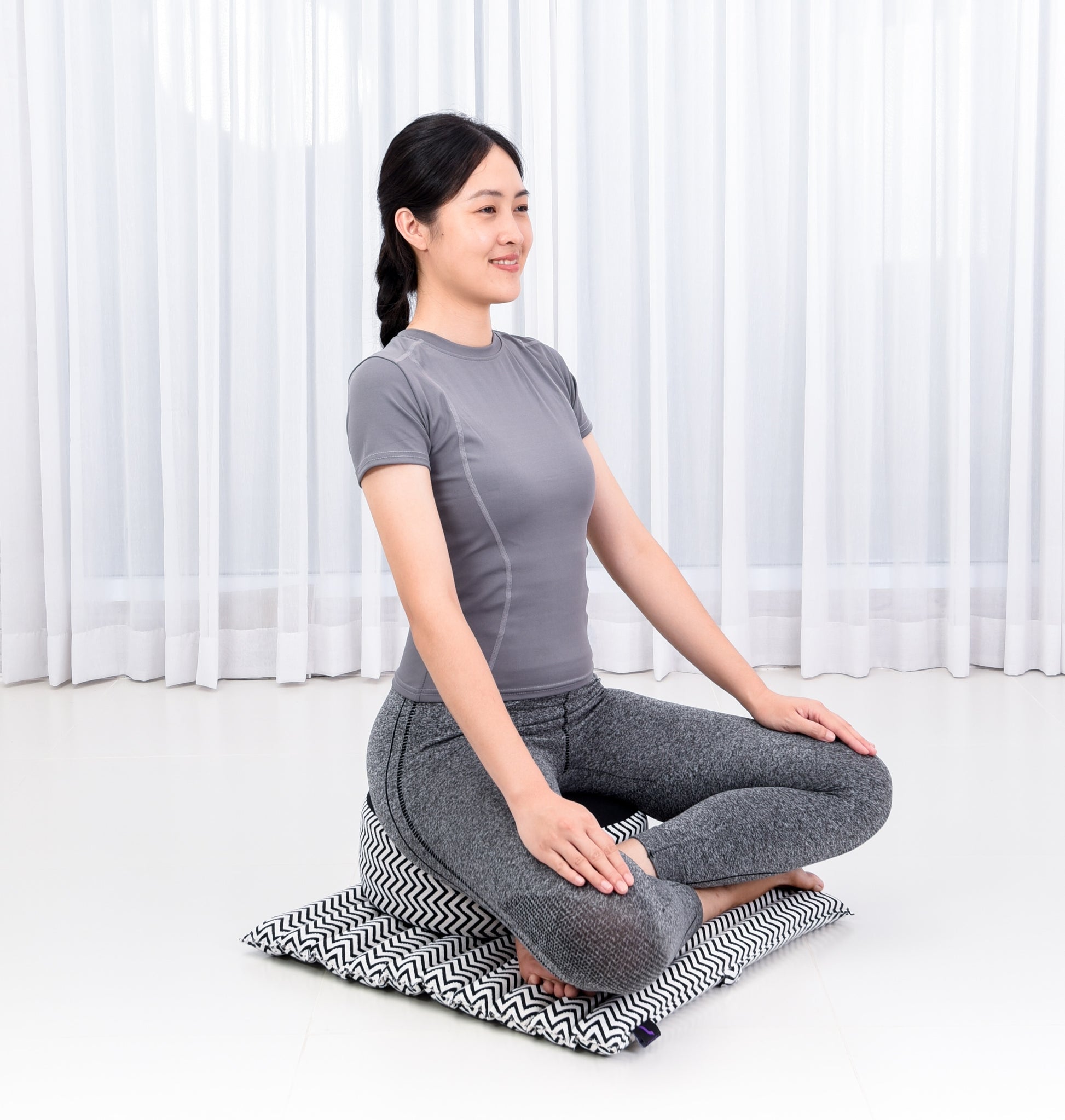 Compact Meditation Cushion Set Made of Kapok – Small Zabuton & Zafu with Cotton Cover, Cbt5 - Black