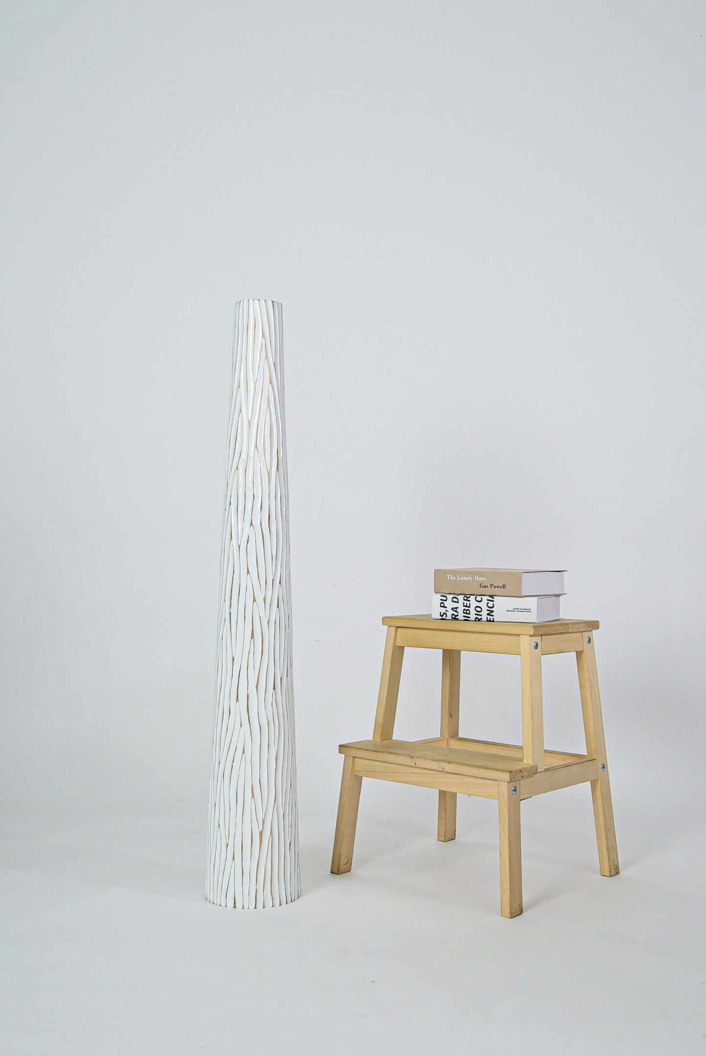 Large Mango Wood Floor Vase – Handcrafted Decorative Highlight from Thailand, 105 cm