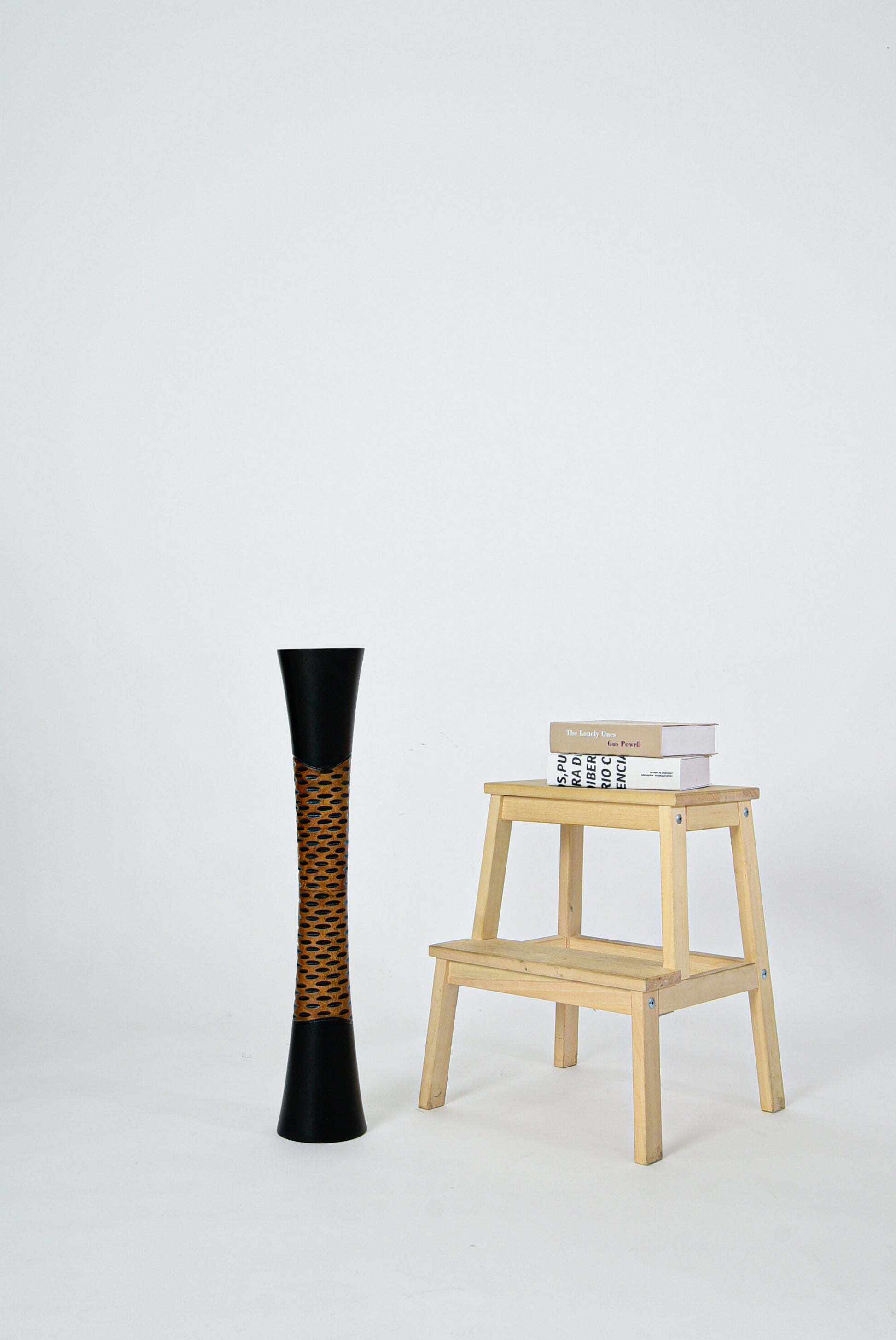 Large Mango Wood Floor Vase – Handcrafted Decorative Highlight from Thailand, 65 cm