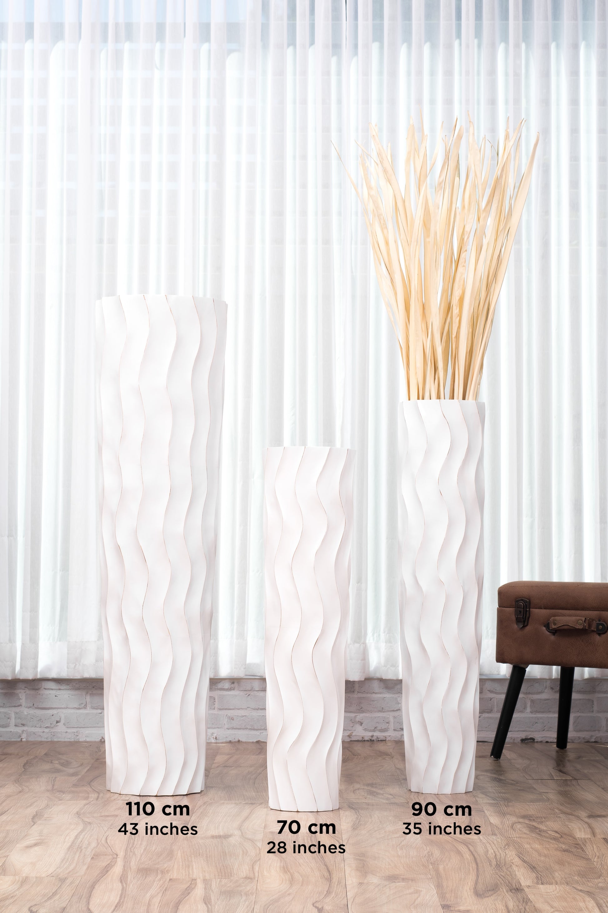 Large Mango Wood Floor Vase – Handcrafted Decorative Highlight from Thailand, 85 cm