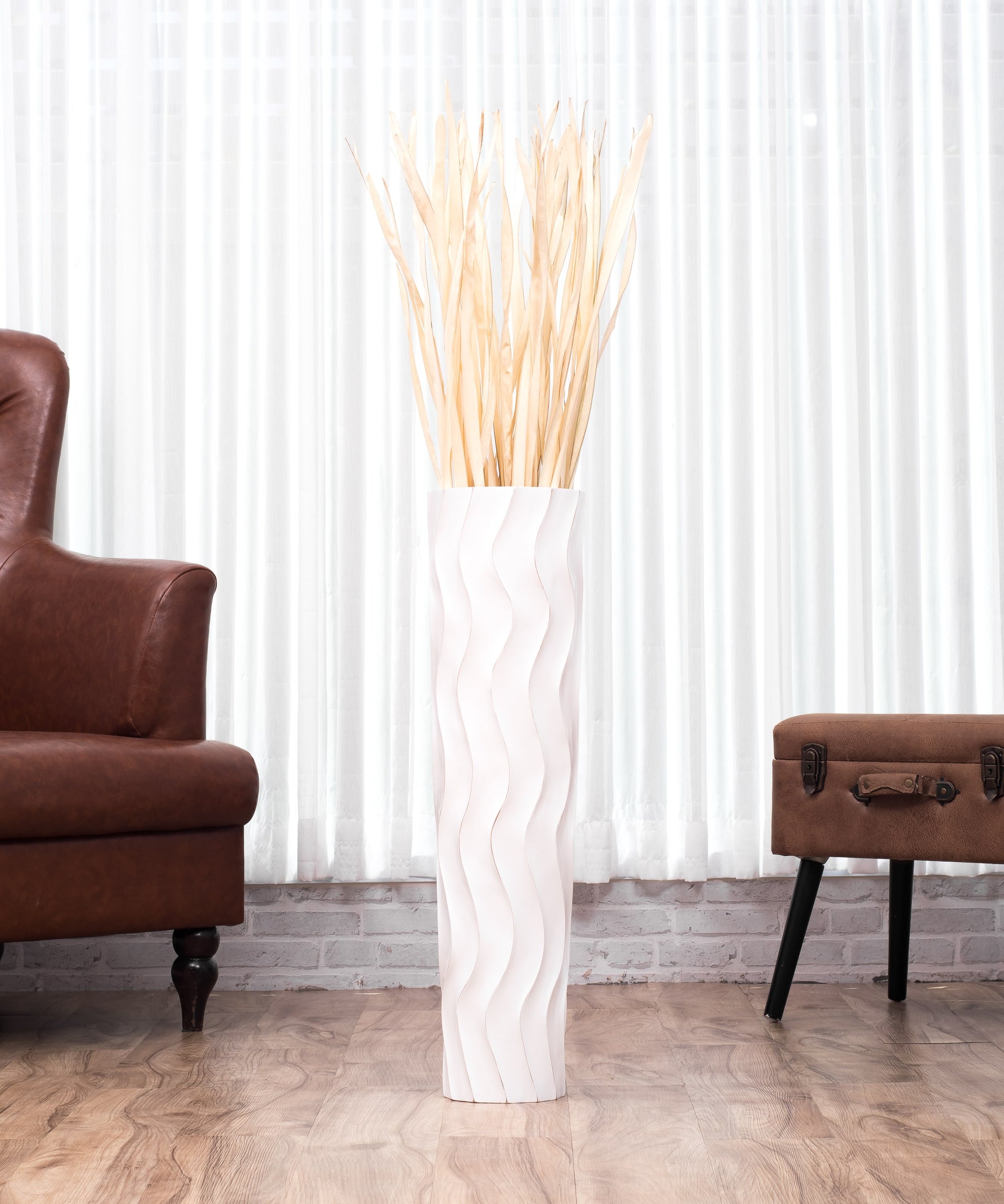 Large Mango Wood Floor Vase – Handcrafted Decorative Highlight from Thailand, white wash, 65 cm