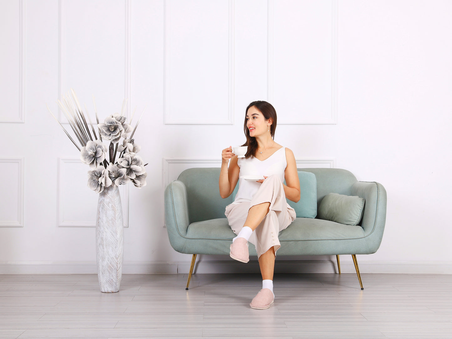 Large Resin Floor Vase – Stylish Waterproof Vase for Fresh & Dried Flowers, 65 cm