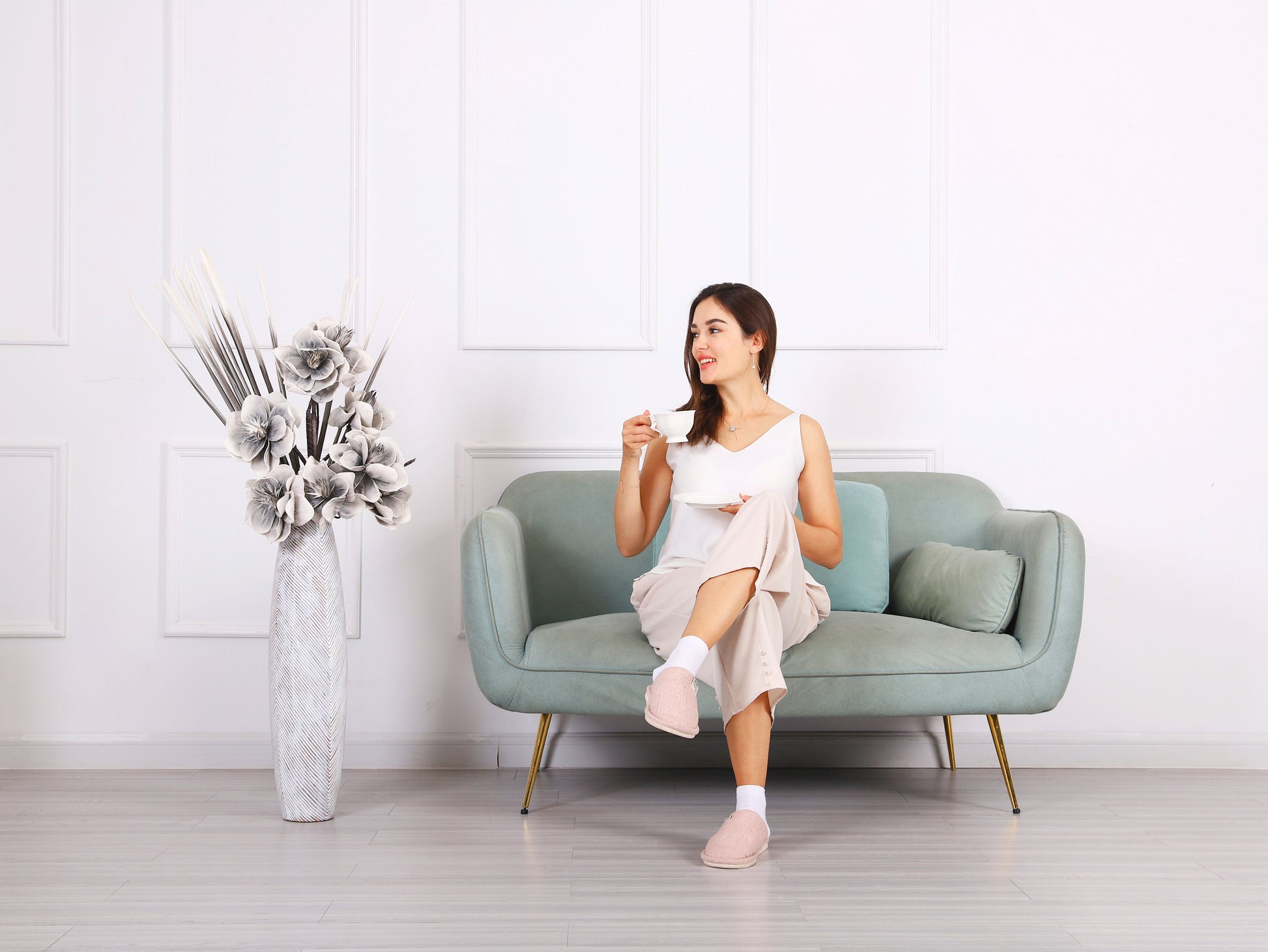 Large Resin Floor Vase – Stylish Waterproof Vase for Fresh & Dried Flowers, 65 cm