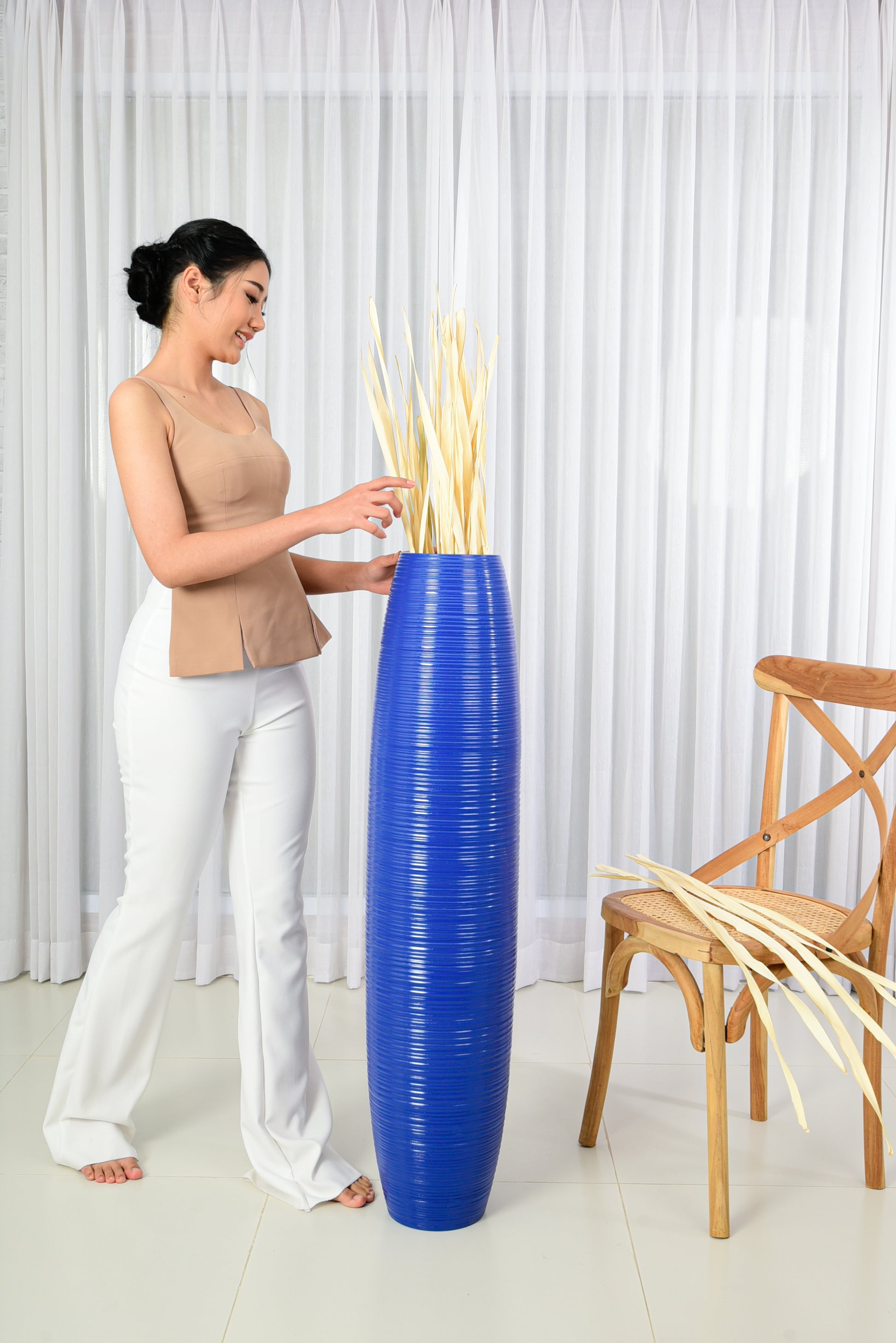 Large Mango Wood Floor Vase – Handcrafted Decorative Highlight from Thailand, blue, 105 cm