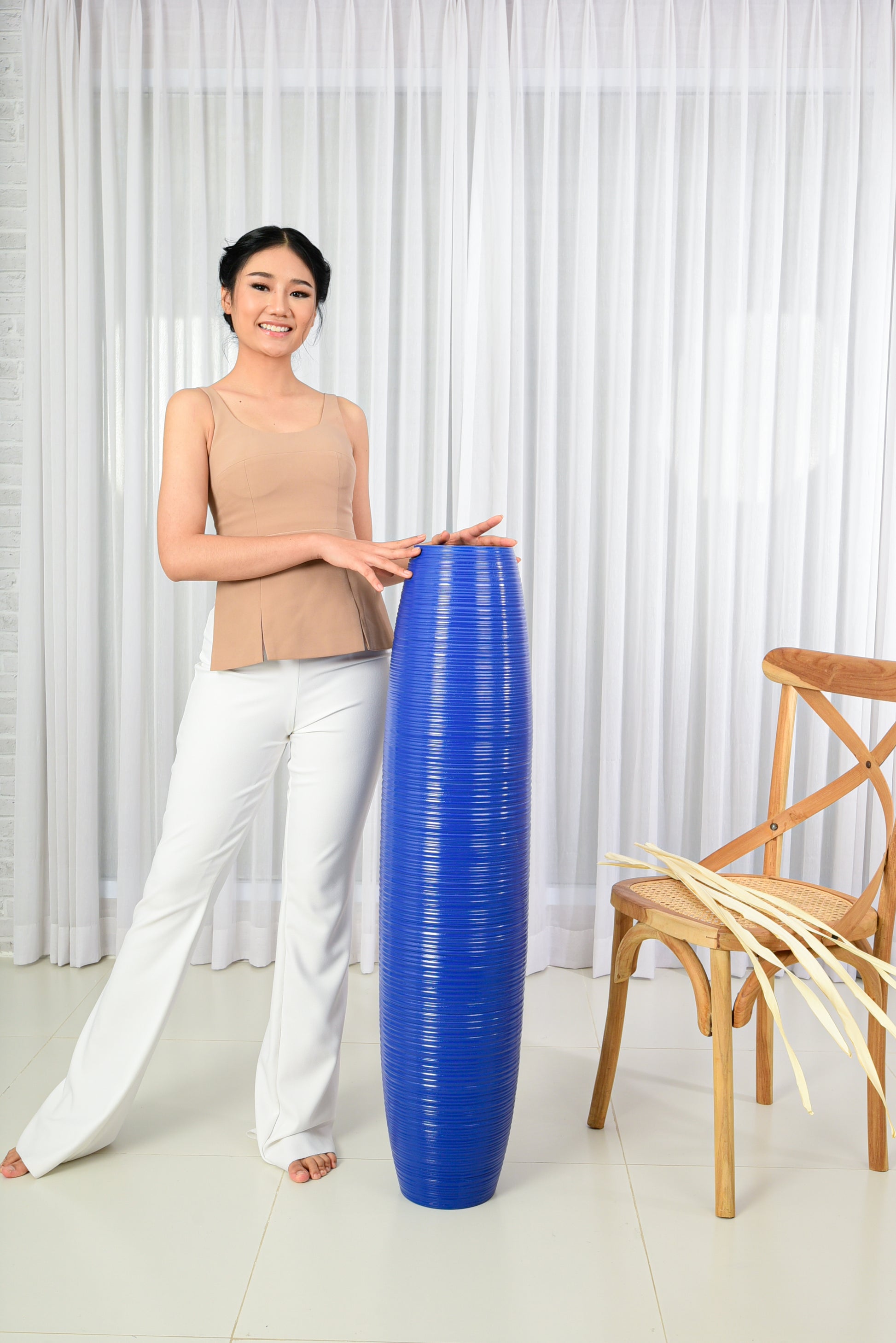 Large Mango Wood Floor Vase – Handcrafted Decorative Highlight from Thailand, blue, 105 cm