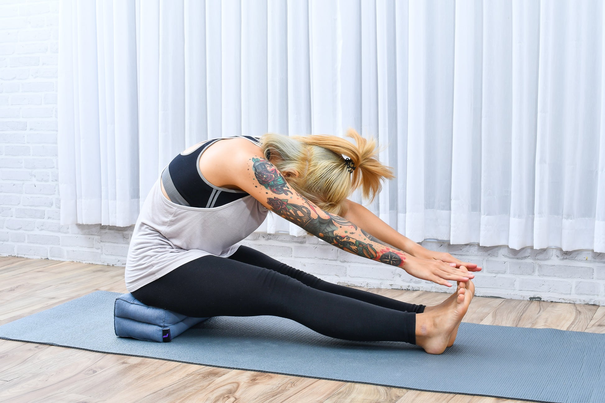Kapok Yoga Block Cushion – Firm Meditation & Yoga Cushion with Cotton Cover, Cl13 - Grey