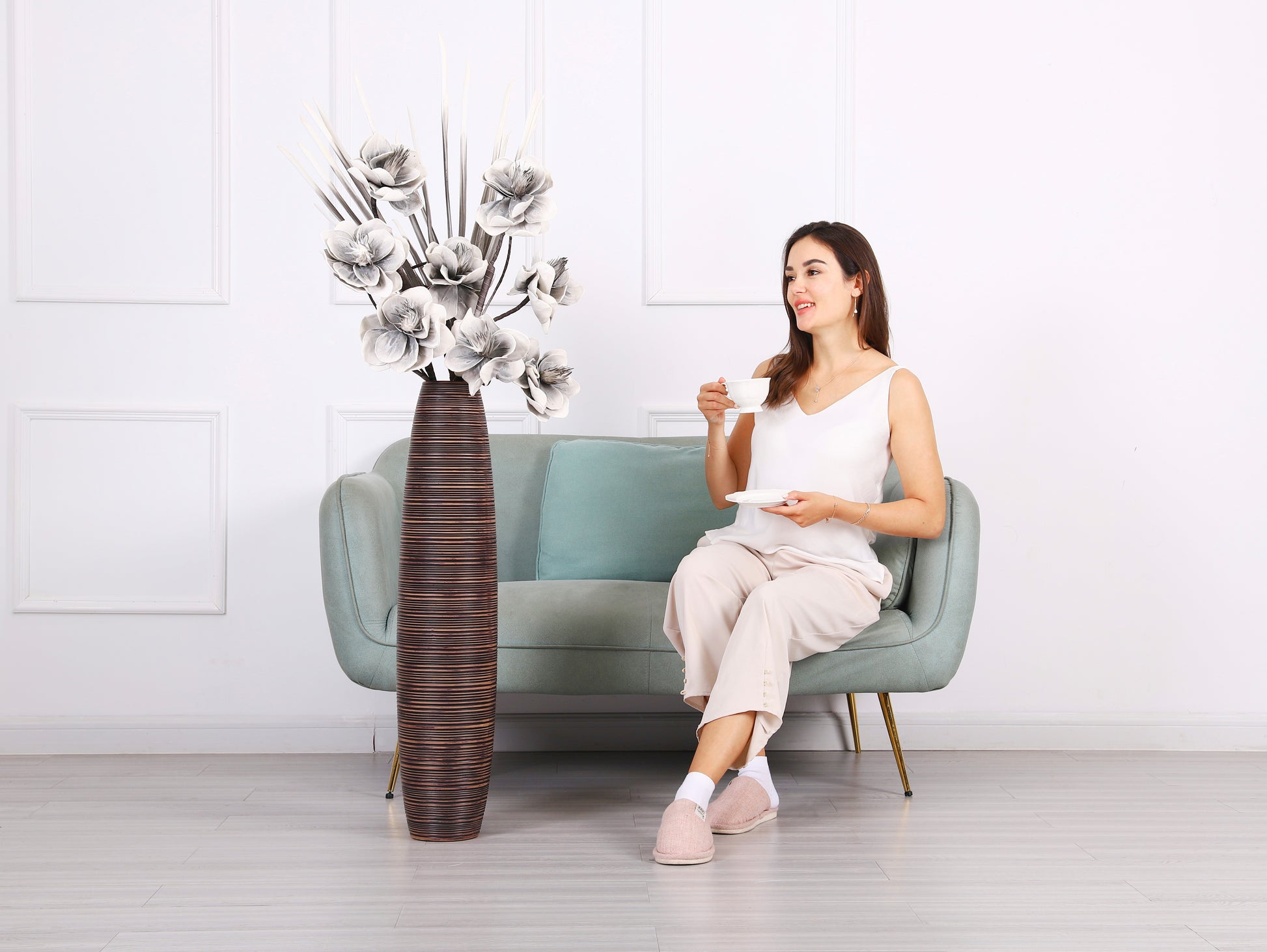 Large Resin Floor Vase – Stylish Waterproof Vase for Fresh & Dried Flowers, 85 cm