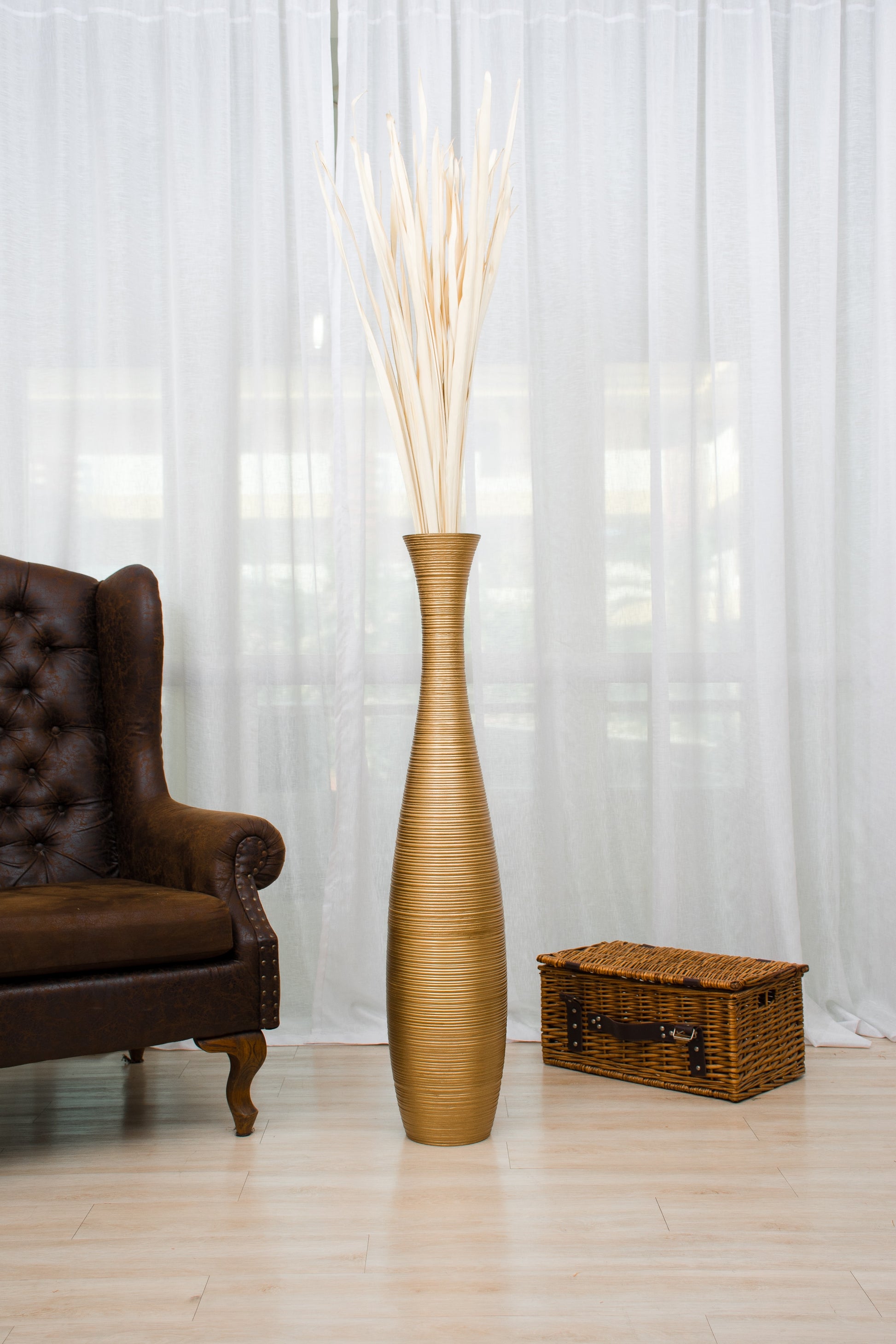 Large Mango Wood Floor Vase – Handcrafted Decorative Highlight from Thailand, 105 cm